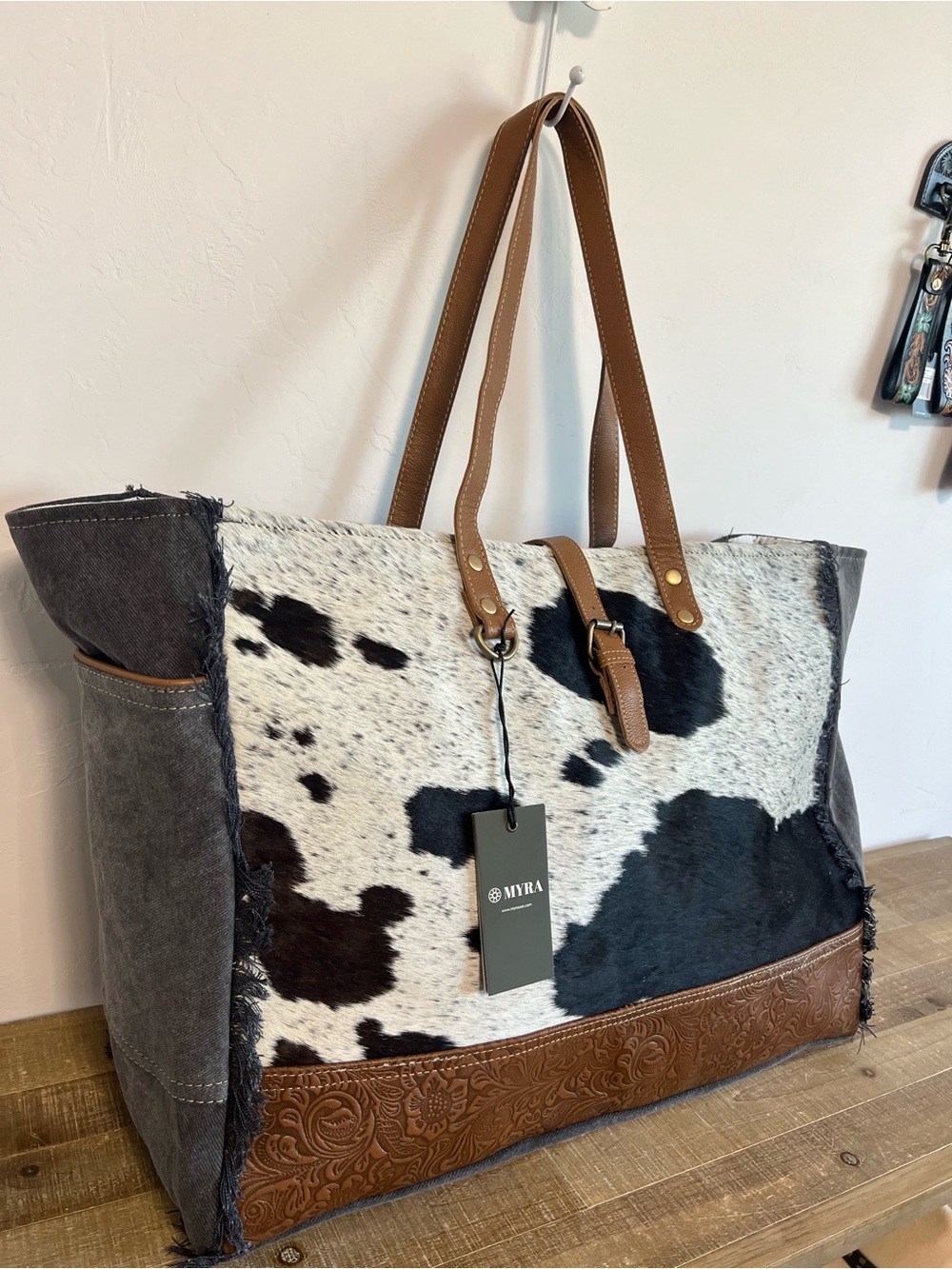 New Myra Western Cowhide Weekender Bag Leather Duffel Travel Carry-On Boho - Picture 5 of 11